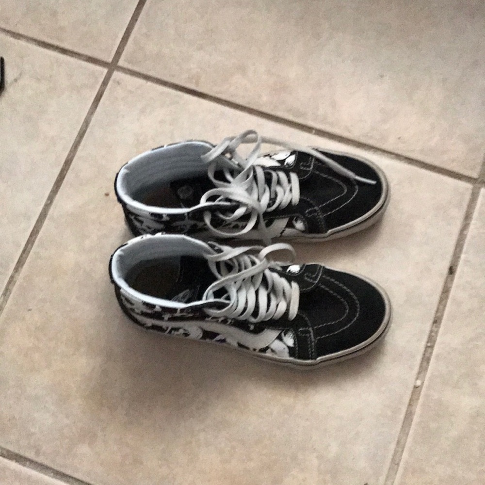 Selling shoes - Picture 4 of 5